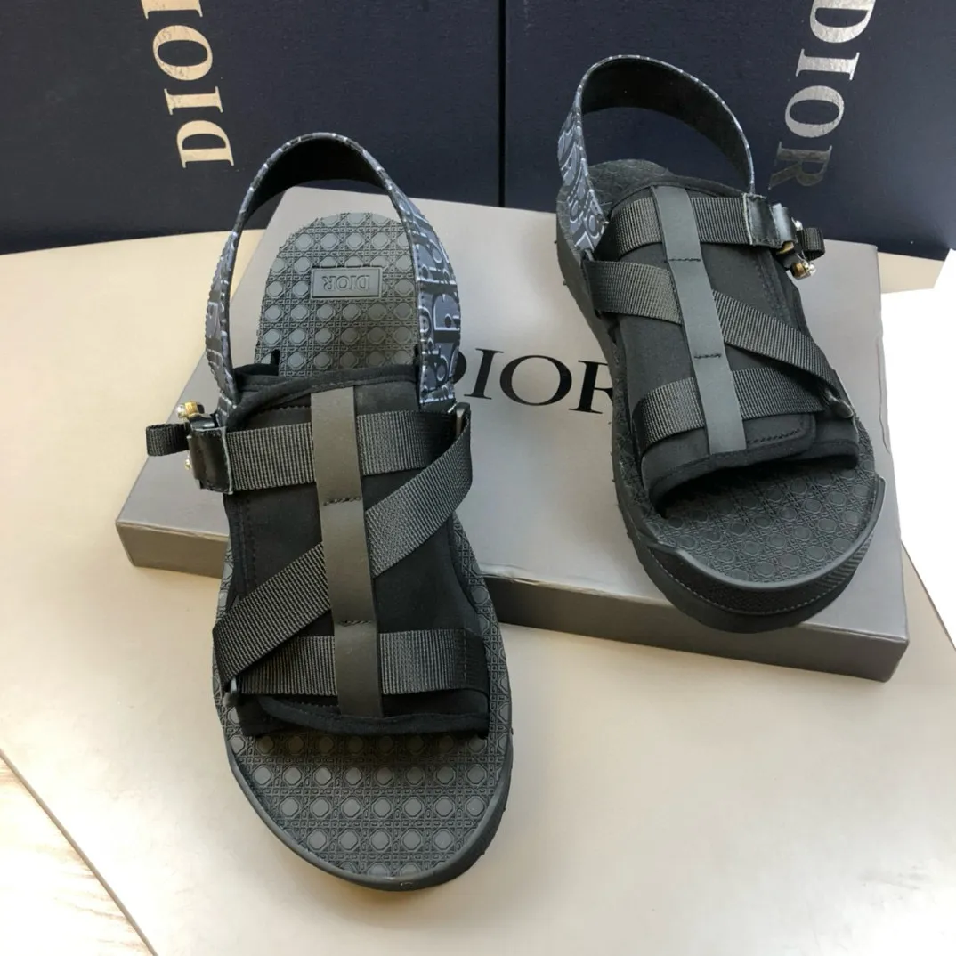 Factory price: 340💰Dior men’s counters are selling sandals at the same time✔️Imported brand printing/selected high-quality calfskin, highlighting high-end elegance and exquisite workmanship. Soles: original soles specially provided by the original factory, hot-selling physical products🔥Normal size: 38-44, customized 45